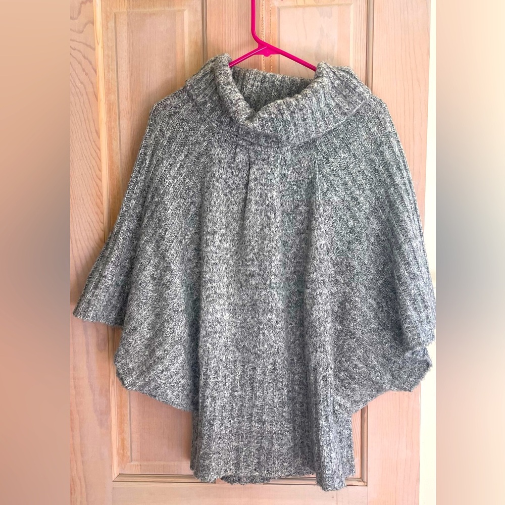 Short sleeves sweater